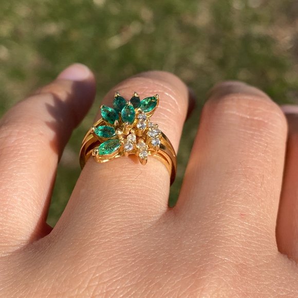 Vintage Emerald and Natural Diamond Cocktail Ring in Yellow Gold - Picture 10 of 11